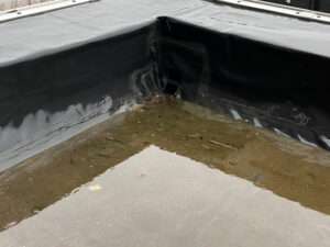 Water op een plat dak.