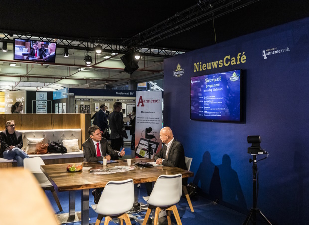 Het nieuwscafe op de bouwbeurs