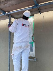 afwerking gepleisterde buitengevel