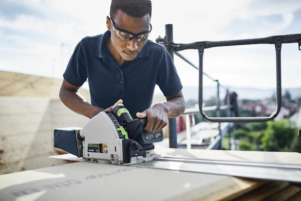 Web.BT.0708.23.Tools.Festool.4 | BouwTotaal Invalcirkelzaag wat op twee accu's werkt