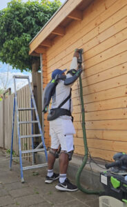 Salim Smits aan de slag met het Festool ExoActive skelet.