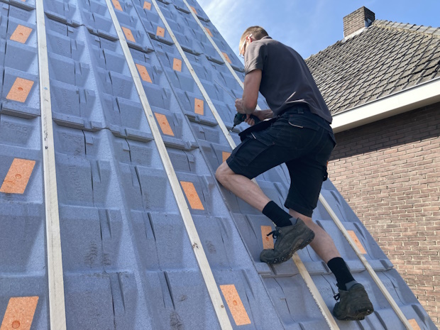 Na-isoleren van hellende daken