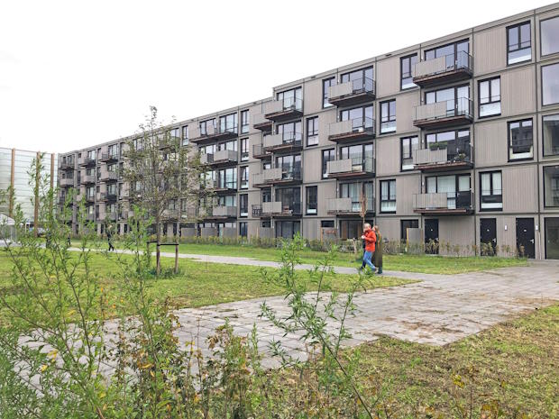 129 sociale en middenhuur appartementen gemaakt van 260 houten CLT modules