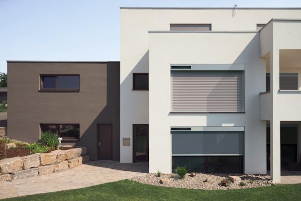 Moderne villa met zonwering