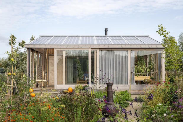 Tiny house 'Sprout' op basis van duurzame materialen en een geïntegreerde kas.