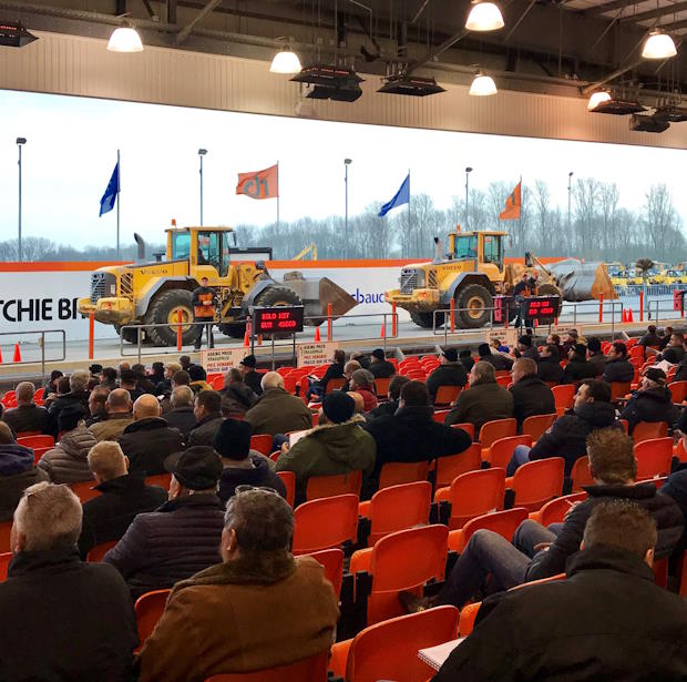 WebBTT06-014_Ritchie_RBmoerdijkvroegerwasallesdrukker | BouwTotaal In Moerdijk werden tot februari 2020 ‘live veilingen’ gehouden, waar ook veel buitenlandse bezoekers op af kwamen. Dankzij internet kunnen die tegenwoordig goede zaken doen vanuit huis of bedrijfspand.