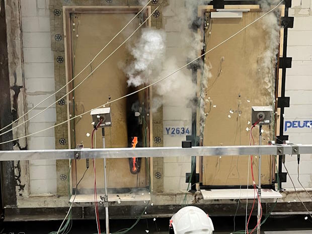 WebBT0624KRDVHS7 | BouwTotaal Brandtest bij Peutz.