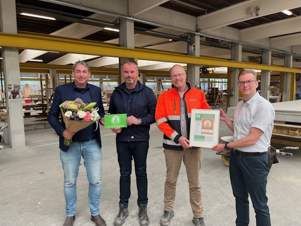 WebBTW-001500_Betonhu_CSC_Lammers | BouwTotaal Openingsfoto: Remco Kerkhoven (CSC Nederland, Betonhuis), Jan van Lierop (Lammers Beton), Richie Hilgersom (Kiwa) en Ronald Gielissen (Lammers Beton)
