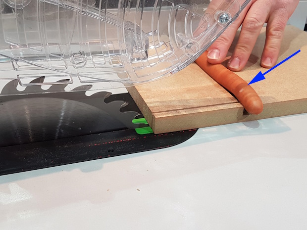 WebBT070824ToolsTrends3 | BouwTotaal Tafelcirkelzaag TKS 80 van Festool. Het zaagblad blokkeert onmiddellijk en slaat weg zodra er contact is met de huid.
