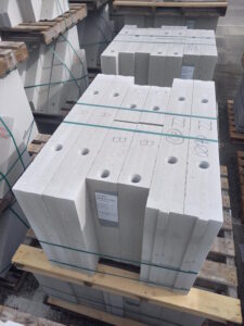 Hele elementen en pasblokken samen op een pallet