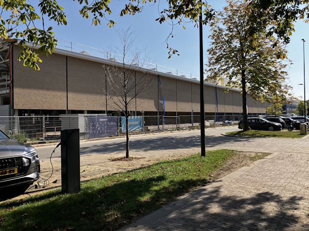 Gerenoveerde gevel oude Philips machinefabriek