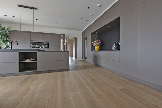 Mooie houten vloer in een penthouse