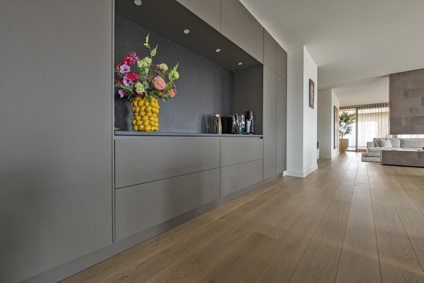 Mooie houten vloer in een penthouse