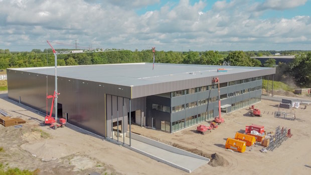 Een splinternieuw distributiecentrum op een strategische zichtlocatie aan de A28.